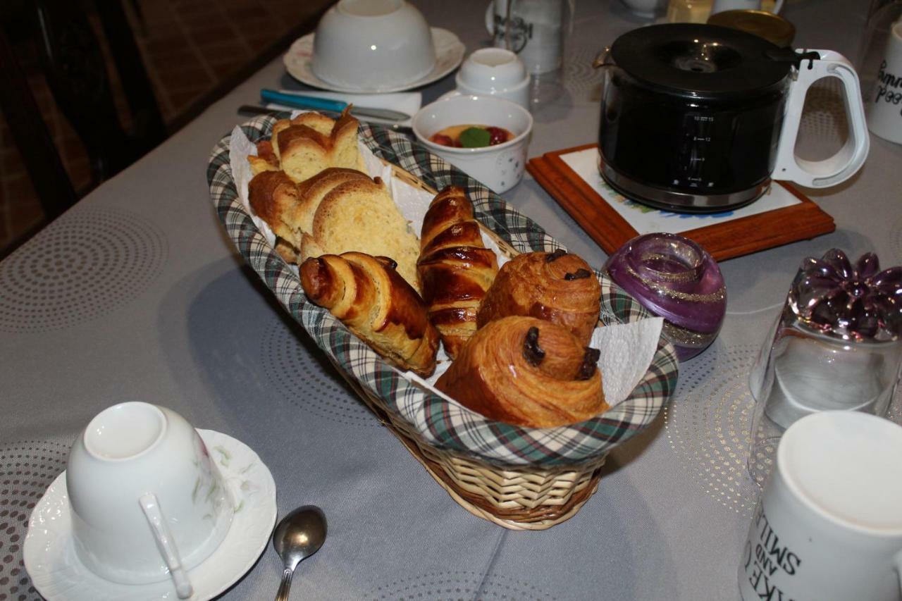 Domaine De La Touche Mosnay Bed & Breakfast ภายนอก รูปภาพ